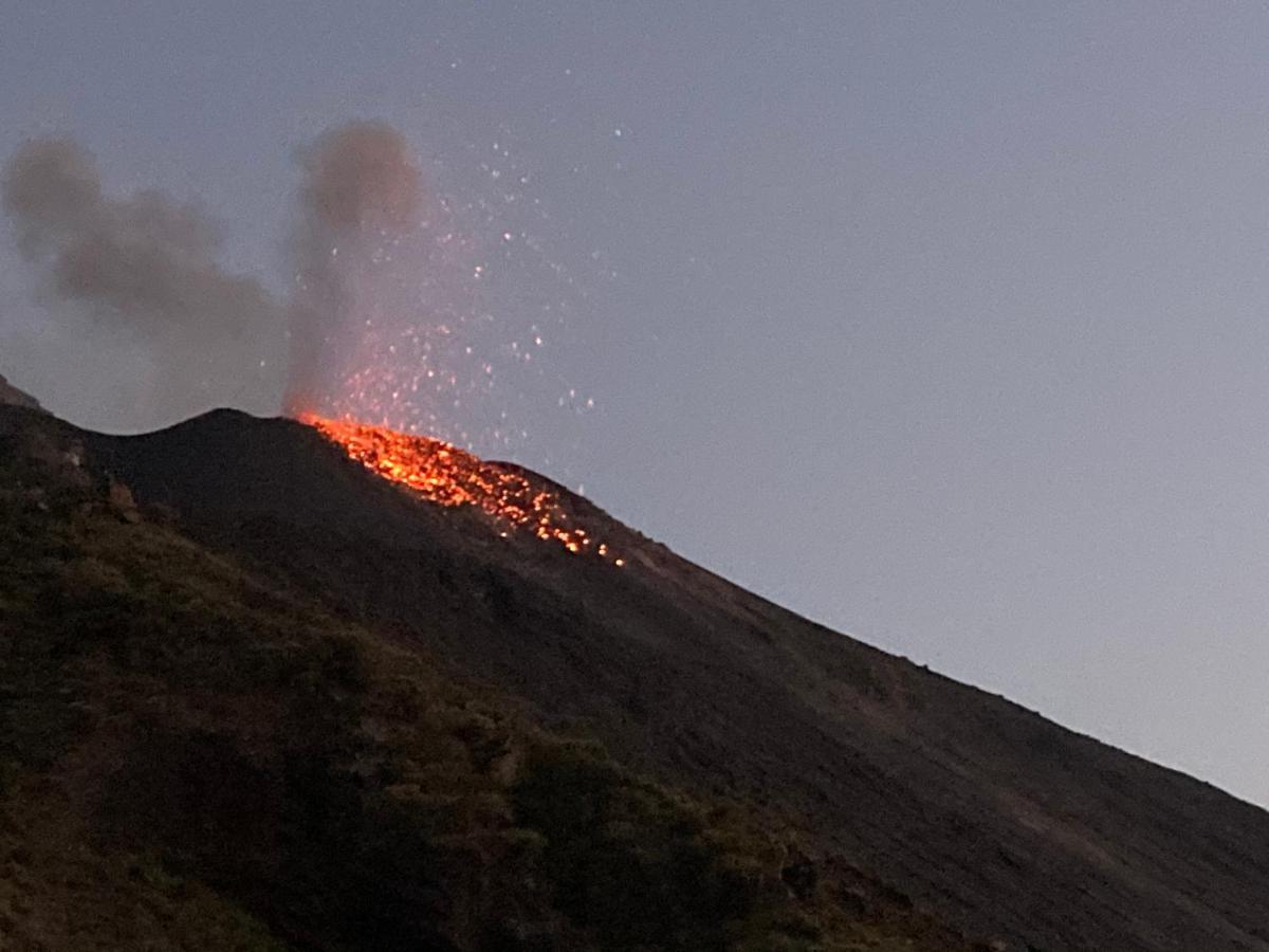 Stromboli Suite Apartment With Terrace Volcano & Sea View Экстерьер фото
